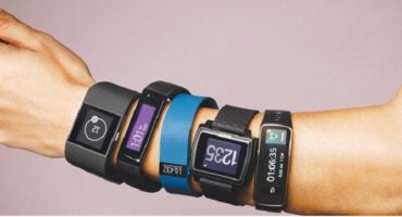 Regardez avec un podomètre et un compteur de calories - comment utiliser un bracelet de fitness?