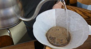 Hoe het filter voor een koffiezetapparaat te vervangen: doe het zelf